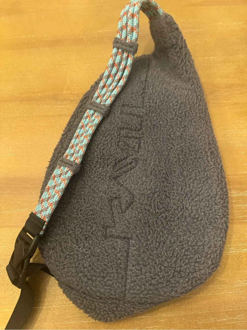 Kavu Gray Sherpa Sling Pack with Cream Trim